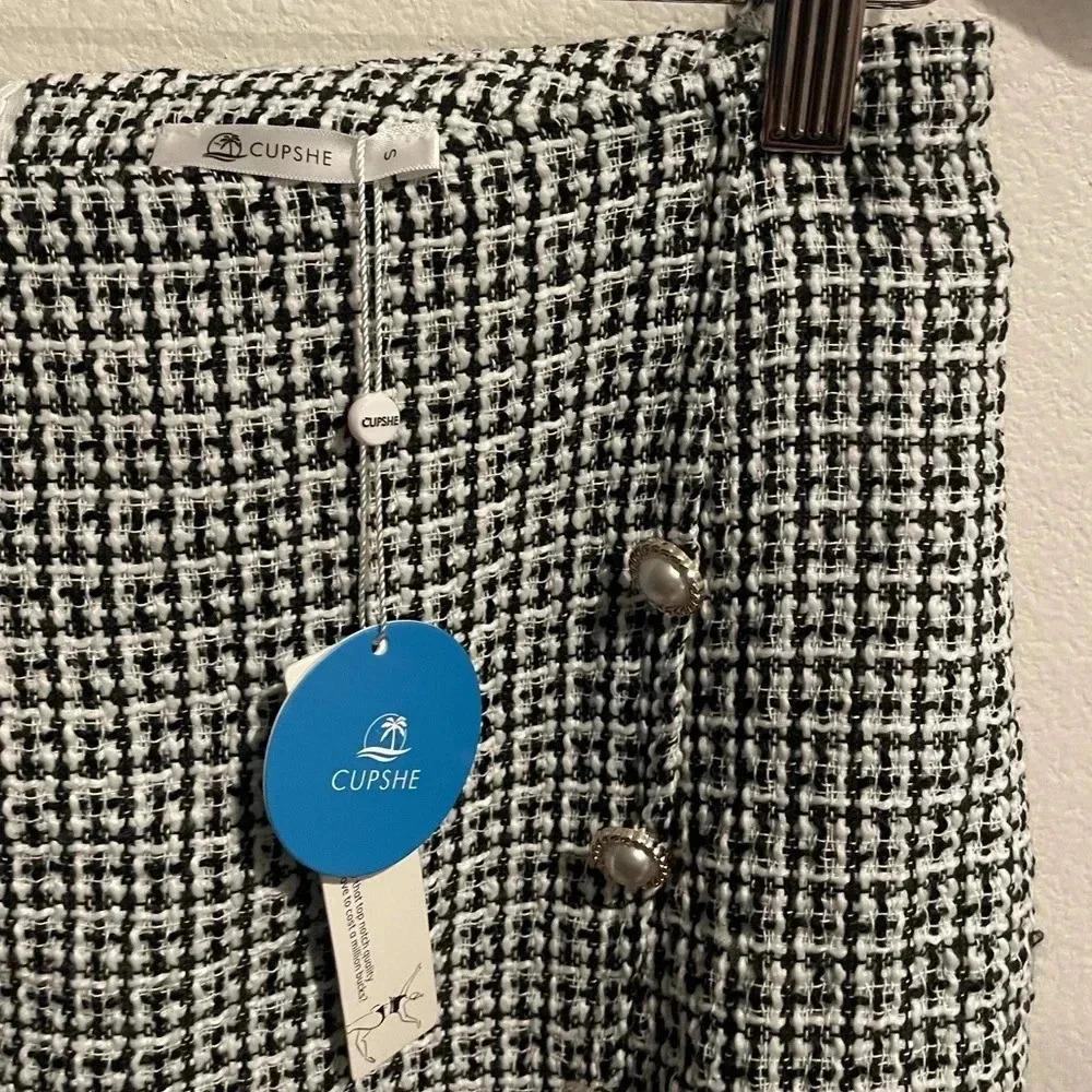 Cupshe tweed faux pearl mini skirt size‎ Small - Picture 5 of 6